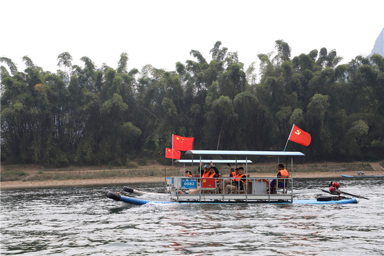 圖片7：乘竹筏賞漓江.JPG