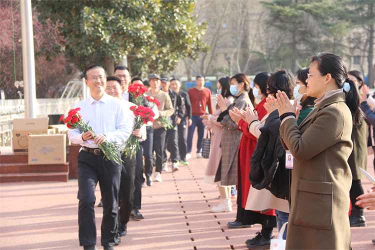 鮮花送女神.JPG