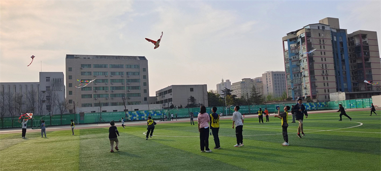 圖片7：熱火朝天的比賽場面.jpg