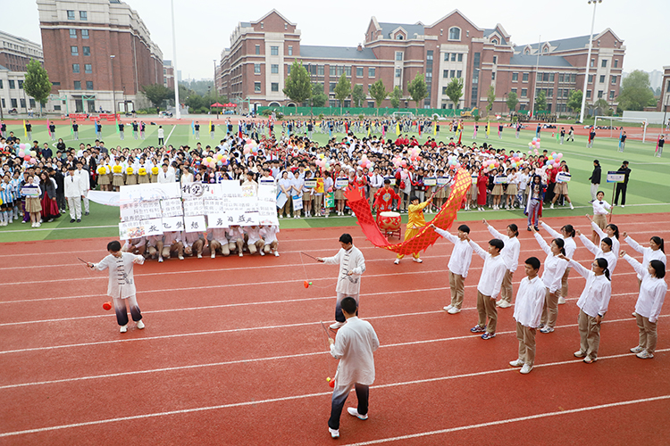 圖片22：高二3班抖空竹.JPG