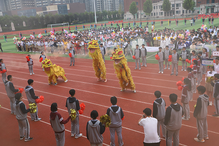 圖片25：高二8班舞獅.JPG